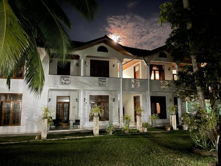 Vijai Resort Negombo Bagian luar foto